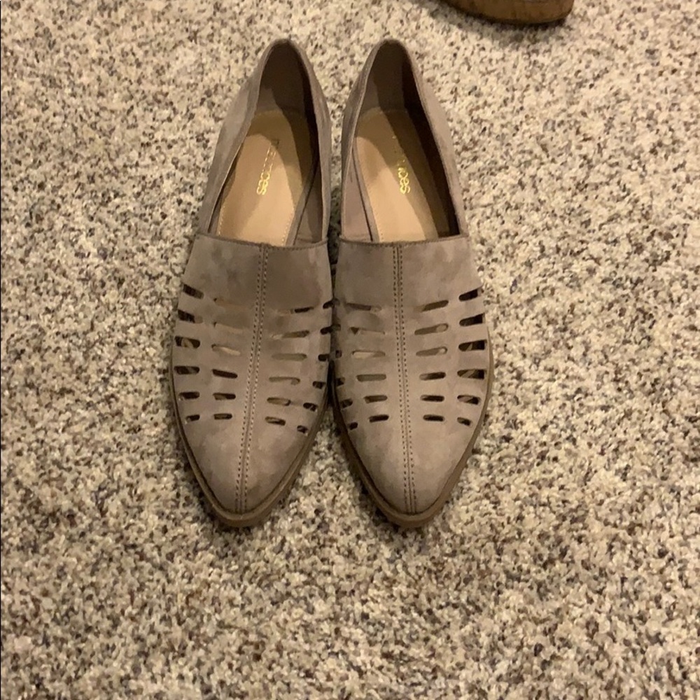 Heeled shoes